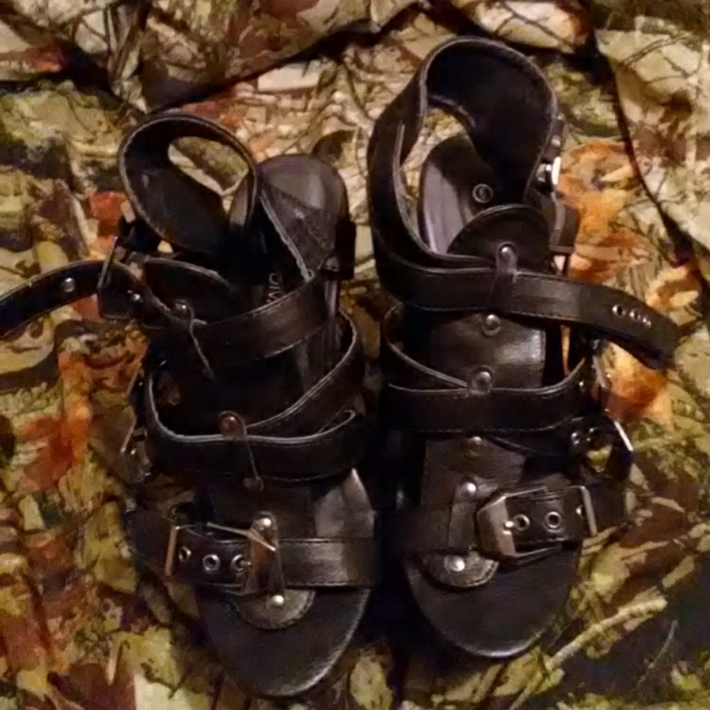 Wedge heels